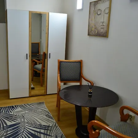 Center, Basement Fl, 7 Beds, 10min From Serdica *