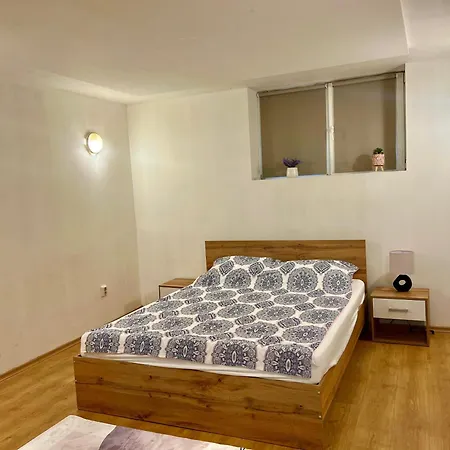 Apartamento Center, Basement Fl, 7 Beds, 10min From Serdica