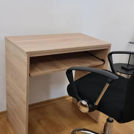 Apartment Center, Basement Fl, 7 Beds, 10min From Serdica Sofia