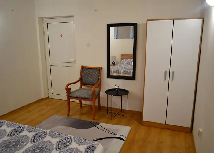 Center, Basement Fl, 7 Beds, 10min From Serdica *