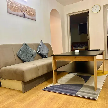 Center, Basement Fl, 7 Beds, 10min From Serdica Appartement *